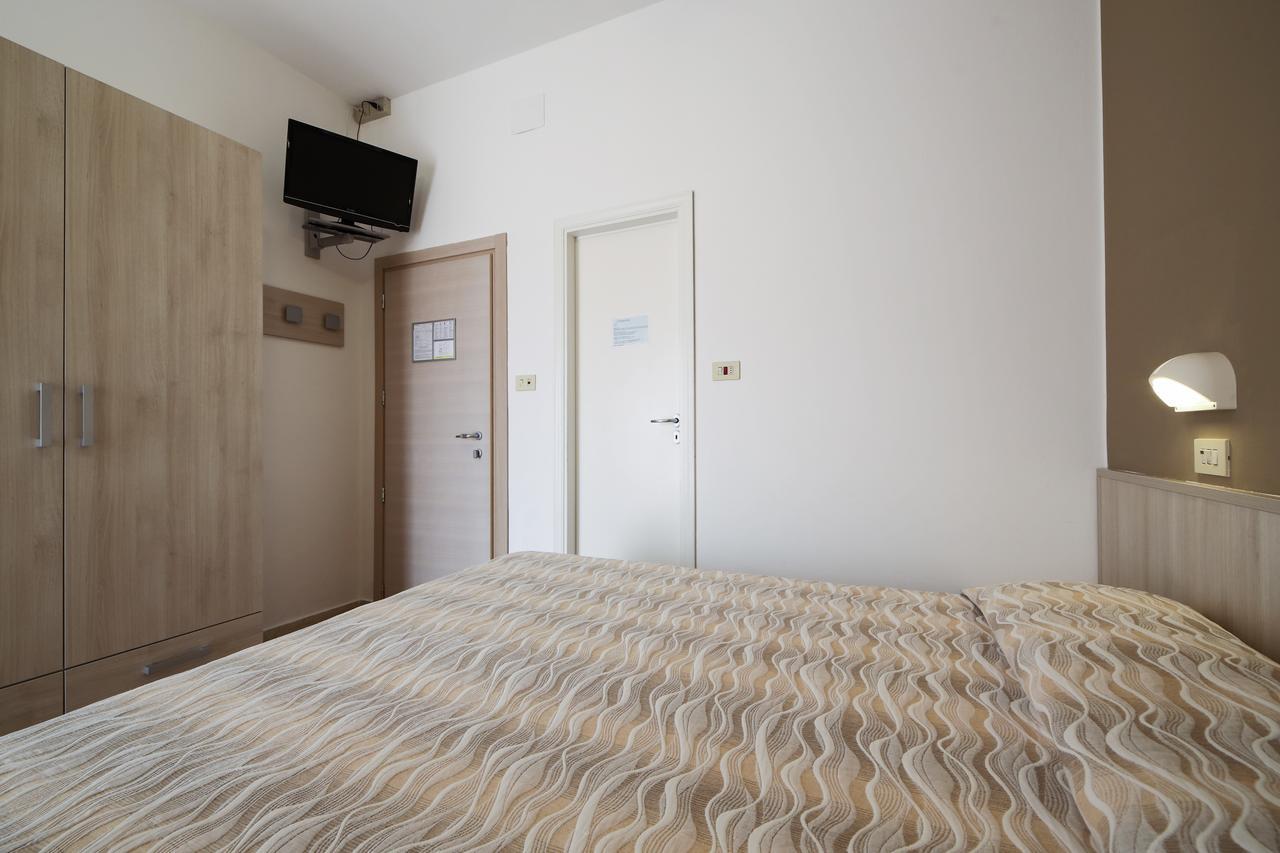 Hotel Susanna Rímini Habitación foto